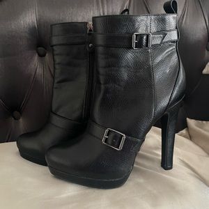 Vera Wangs Black leather boots size 8m